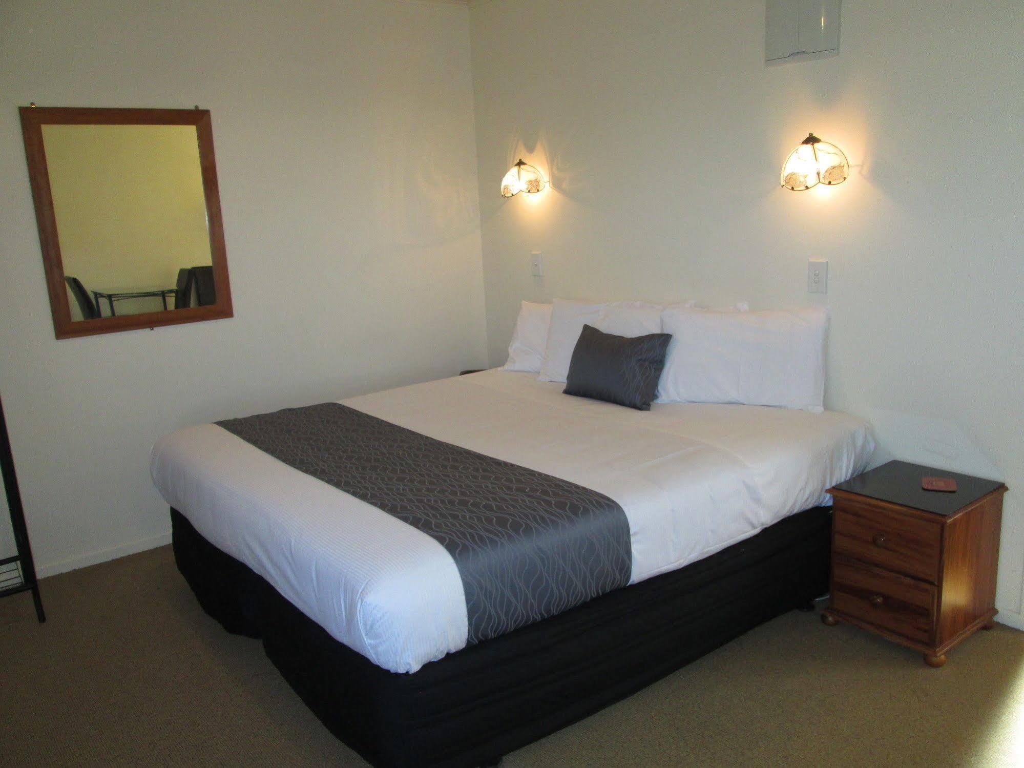 Shortland Court Motel Темс Экстерьер фото